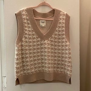 Abercrombie patterned sweater vest